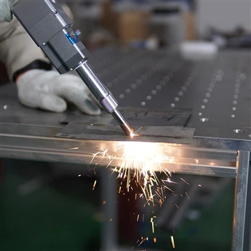 Původ laserového svařovacího stroje